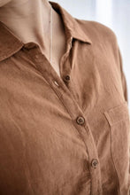 Load image into Gallery viewer, Eadie Lifestyle - Fundamental Linen Shirt in Nutmeg colour front closed up 
shot
