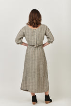 Load image into Gallery viewer, Naturals by O&amp;J Linen Top - Boat Neck/Midi Sleeves Back View
