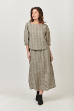 Load image into Gallery viewer, Naturals by O&amp;J Linen Top - Boat Neck/Midi Sleeves Front View
