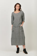 Load image into Gallery viewer, Naturals by O&amp;J Linen Top - Boat Neck/Midi Sleeves Front View
