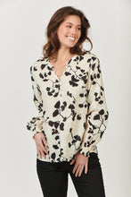 Load image into Gallery viewer, Naturals by O&amp;J Linen Top - Long Sleeve/Crew Neck Black/White Front
