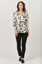 Load image into Gallery viewer, Naturals by O&amp;J Linen Top - Long Sleeve/Crew Neck Black/White Front
