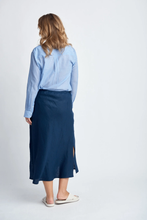 Load image into Gallery viewer, Goondiwindi Cotton - Bias Cut Skirt in Navy colour back shot
