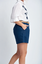 Load image into Gallery viewer, Goondiwindi Cotton - Linen Shorts in Navy colour side shot
