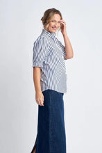 Load image into Gallery viewer, Goondiwindi Cotton - Stripe Short Sleeve Shirt in Navy/White colour side shot
