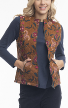 Load image into Gallery viewer, Orientique Aida Reversible Vest Front Closed up
