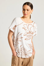 Load image into Gallery viewer, Yarra Trail in Fern Tee colour front shot
