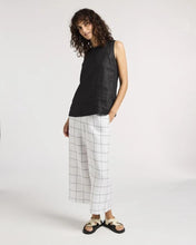 Load image into Gallery viewer, Yarra Trail Sentosa Pant in Black/White colour side shot
